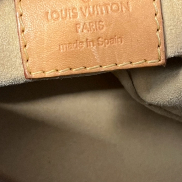 Louis Vuitton Artsy MM - Picture 6 of 11